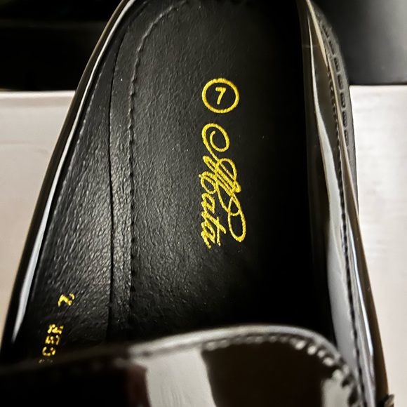 Black Patent lugged sole shoes NIB sz 7 ON TREND!! - Picture 3 of 6